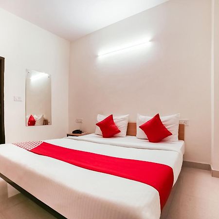 Live On Del5542 Hotel New Delhi Exterior photo