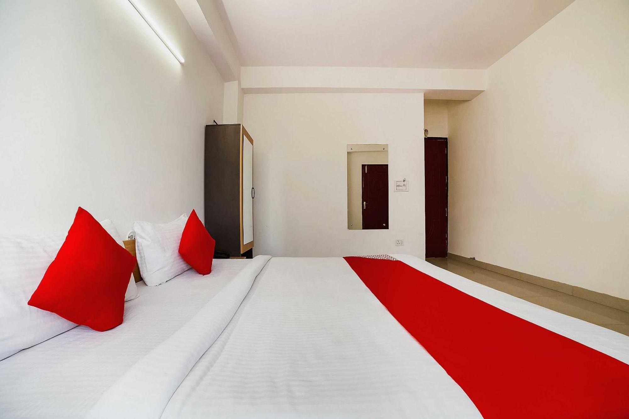 Live On Del5542 Hotel New Delhi Exterior photo