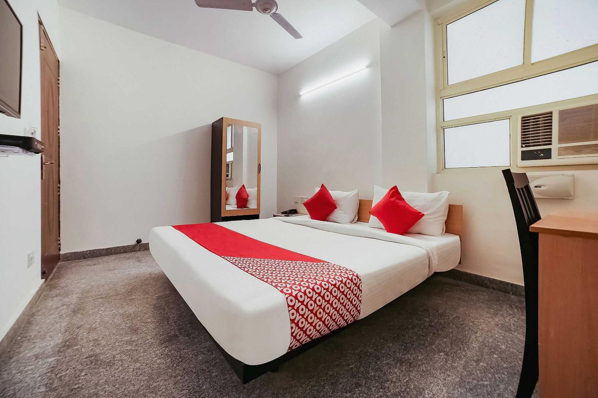 Live On Del5542 Hotel New Delhi Exterior photo