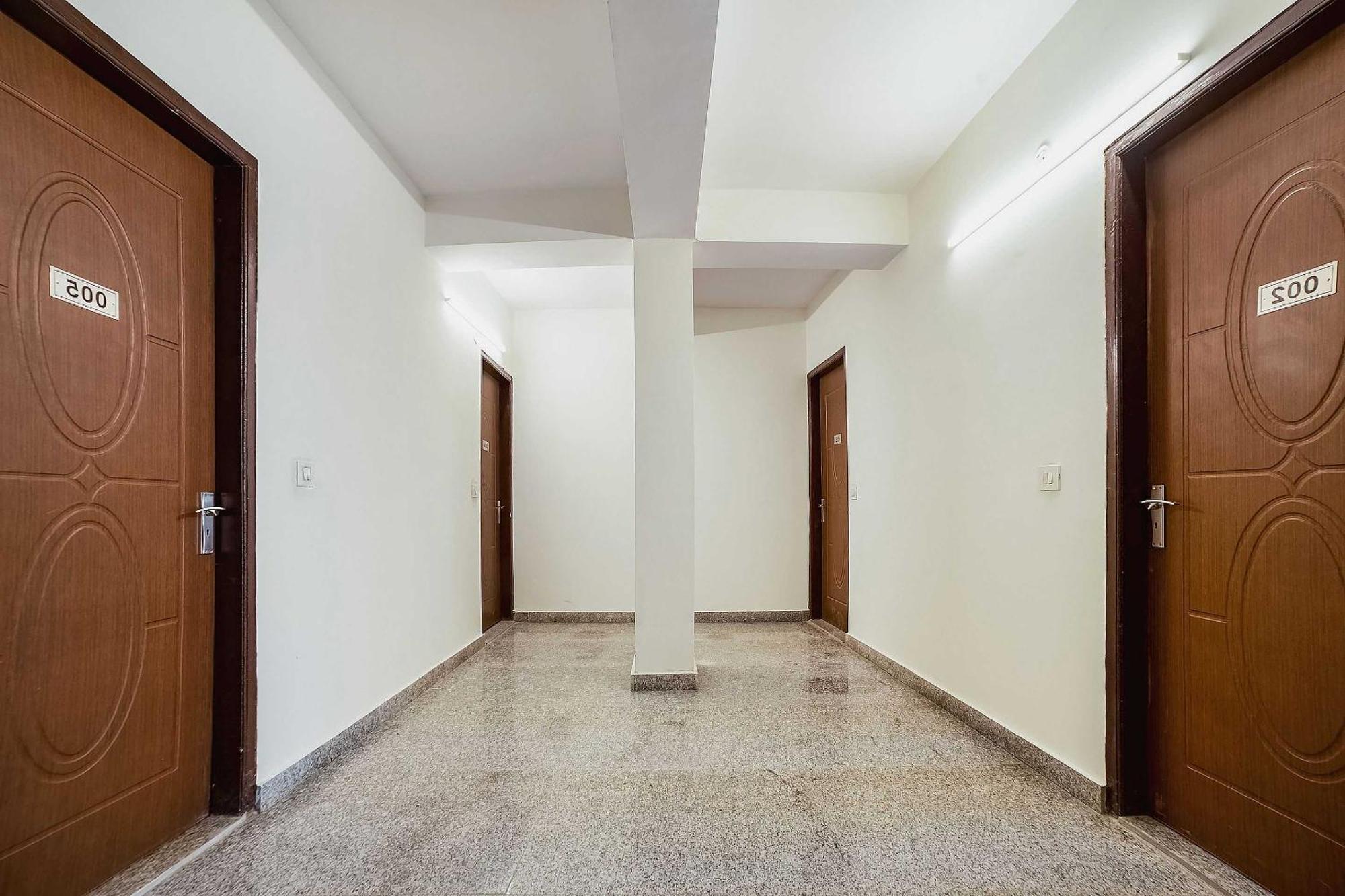 Live On Del5542 Hotel New Delhi Exterior photo