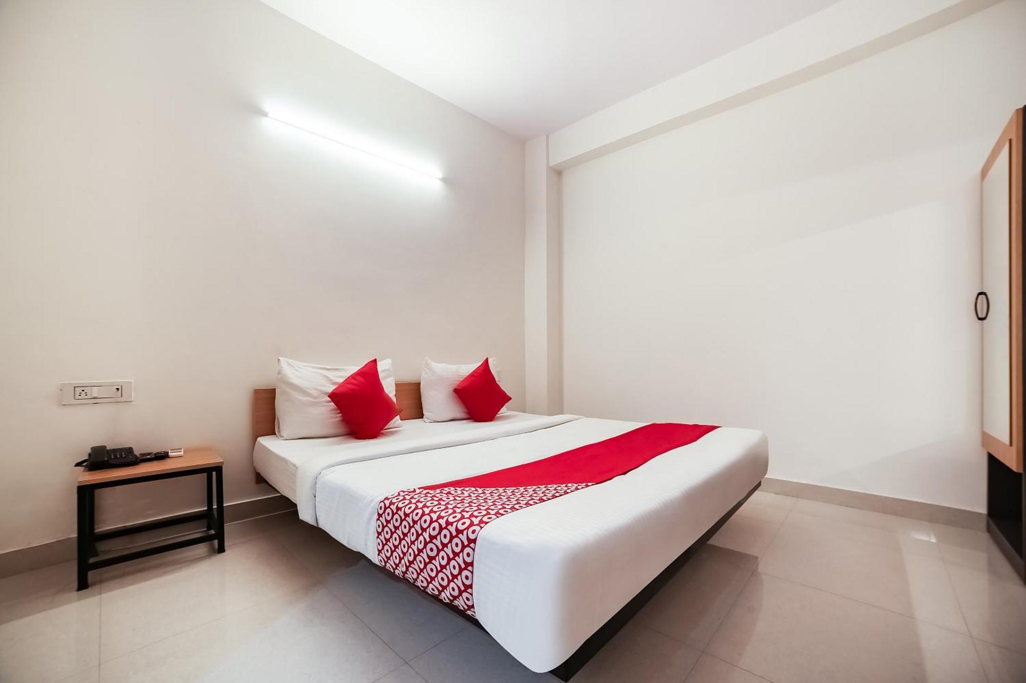 Live On Del5542 Hotel New Delhi Exterior photo
