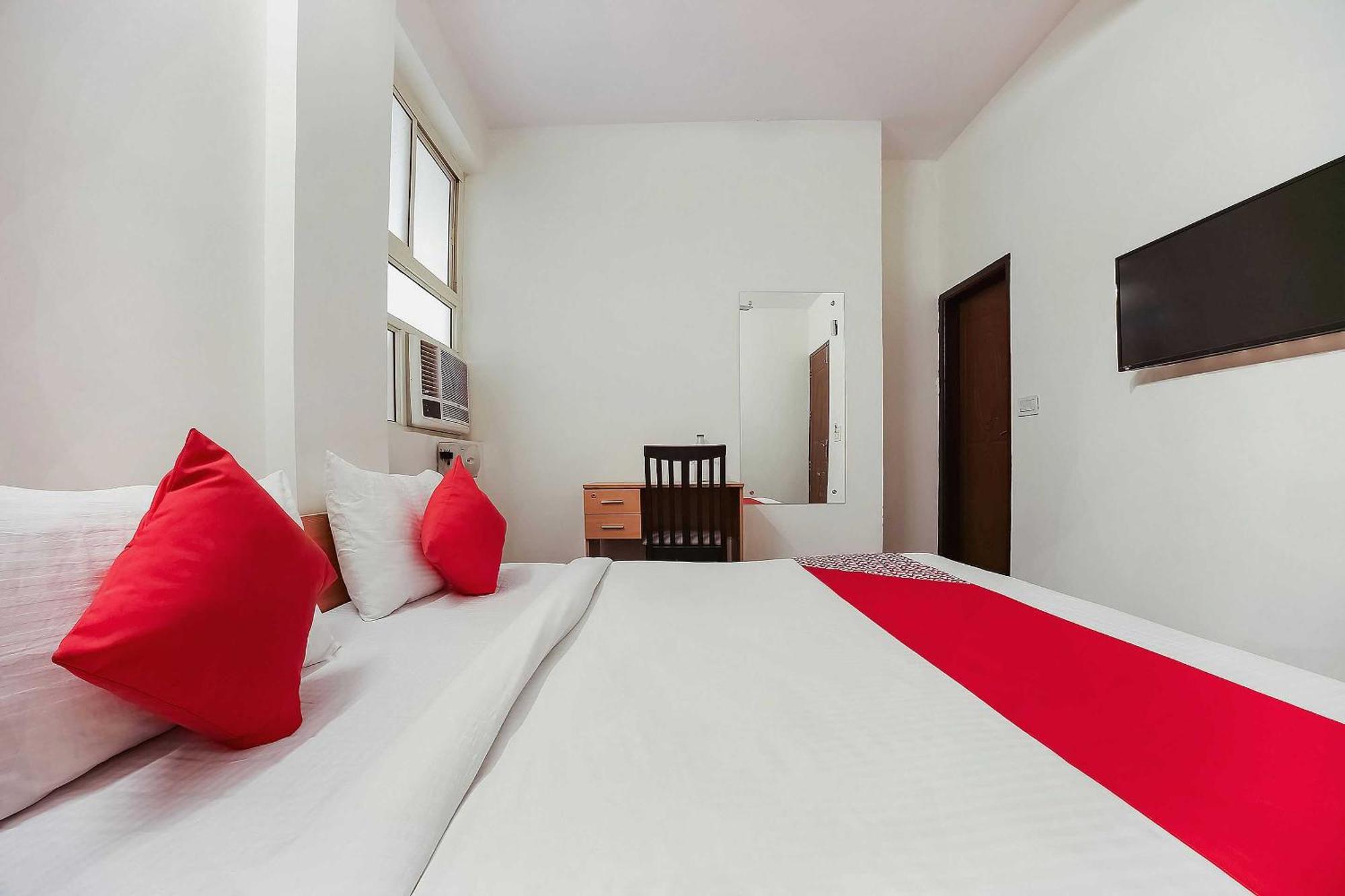 Live On Del5542 Hotel New Delhi Exterior photo