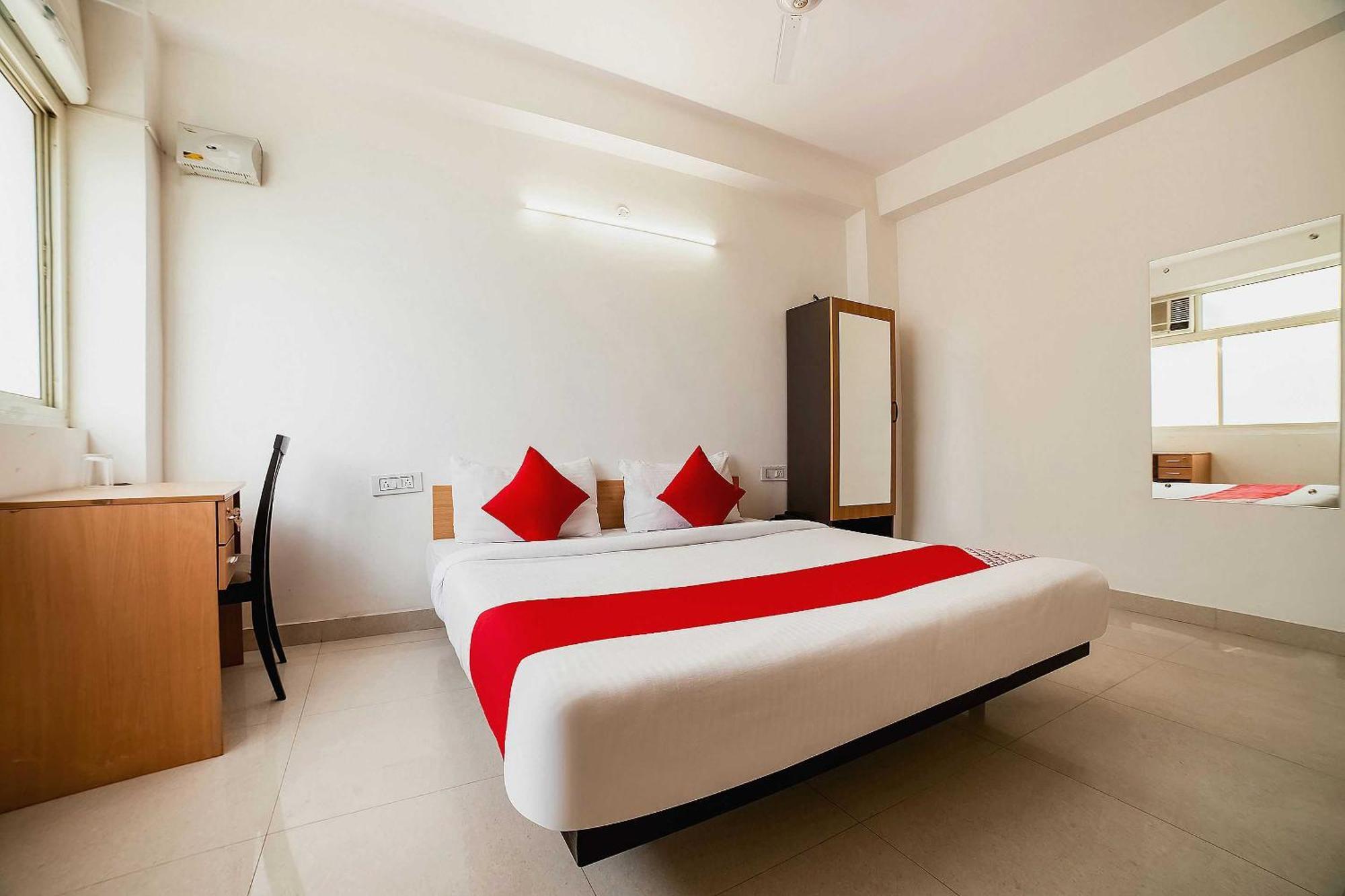 Live On Del5542 Hotel New Delhi Exterior photo